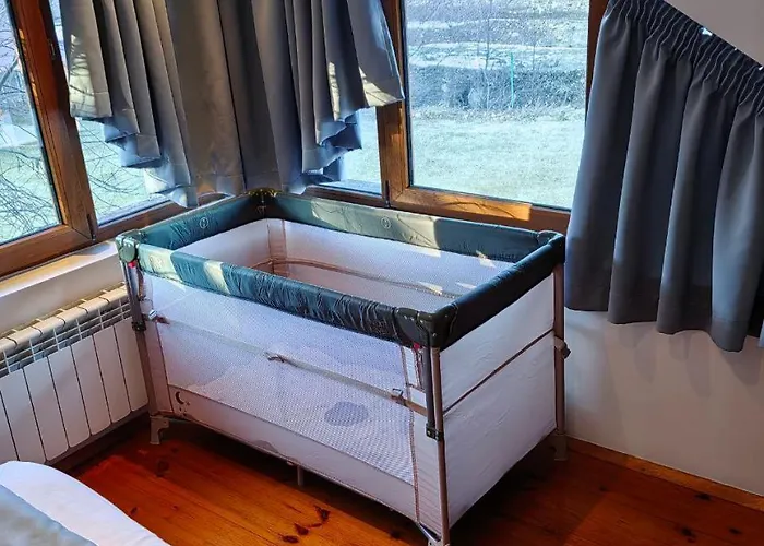 Deja Vu Private Jacuzzi & Sauna, Fireplace, 3 Bedrooms, Near Bansko