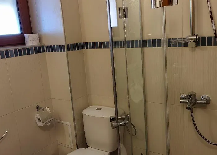 Deja Vu Private Jacuzzi & Sauna, Fireplace, 3 Bedrooms, Near Bansko Villa Razlog