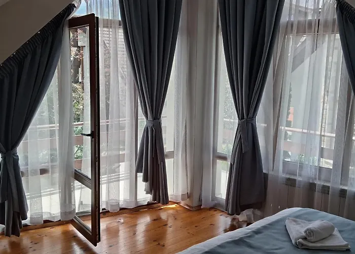 Villa Deja Vu Private Jacuzzi & Sauna, Fireplace, 3 Bedrooms, Near Bansko