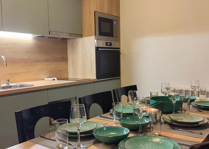 Deja Vu Private Jacuzzi & Sauna, Fireplace, 3 Bedrooms, Near Bansko Villa *