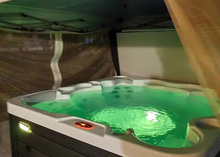 Villa Deja Vu Private Jacuzzi & Sauna, Fireplace, 3 Bedrooms, Near Bansko