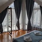 Villa Deja Vu Private Jacuzzi & Sauna, Fireplace, 3 Bedrooms, Near Bansko