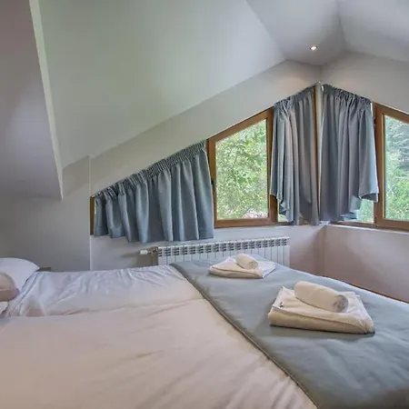 Déjà Vu Cozy Mountain Retreat *