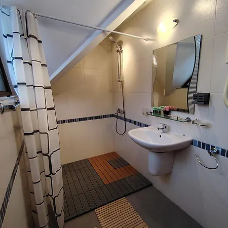 Deja Vu Private Jacuzzi & Sauna, Fireplace, 3 Bedrooms, Near Bansko Villa