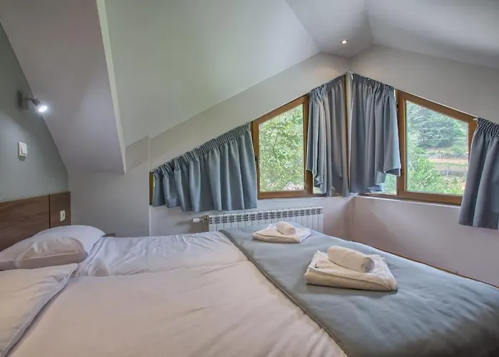 Deja Vu Private Jacuzzi & Sauna, Fireplace, 3 Bedrooms, Near Bansko *