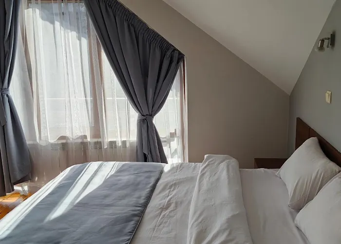 Deja Vu Private Jacuzzi & Sauna, Fireplace, 3 Bedrooms, Near Bansko *