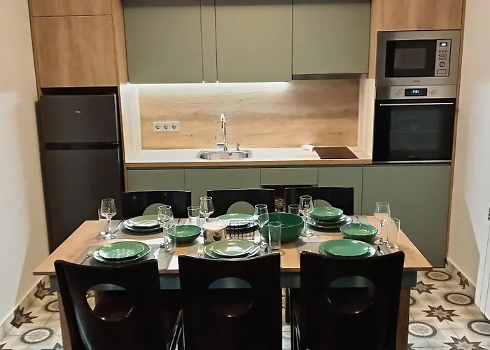 Deja Vu Private Jacuzzi & Sauna, Fireplace, 3 Bedrooms, Near Bansko Villa Razlog