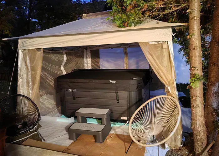 Deja Vu Private Jacuzzi & Sauna, Fireplace, 3 Bedrooms, Near Bansko Villa *